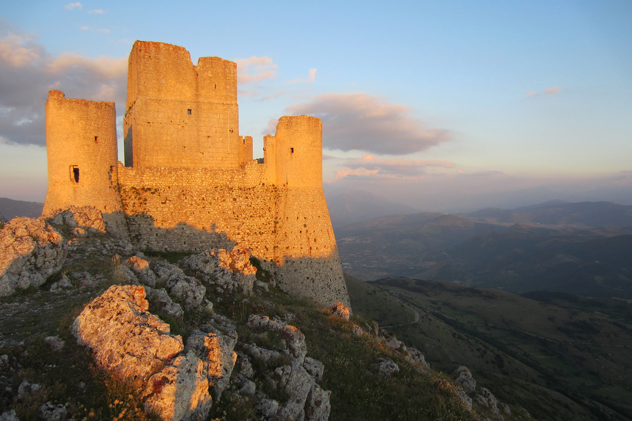 Calascio (Photo license: CC BY-NC-SA 2.0)